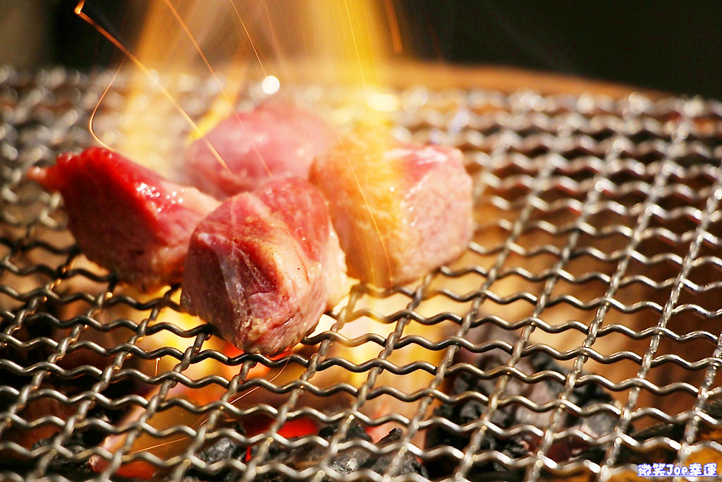 南屯區|明炙道炭火燒肉，專人桌邊服務免動手即可享用美食。