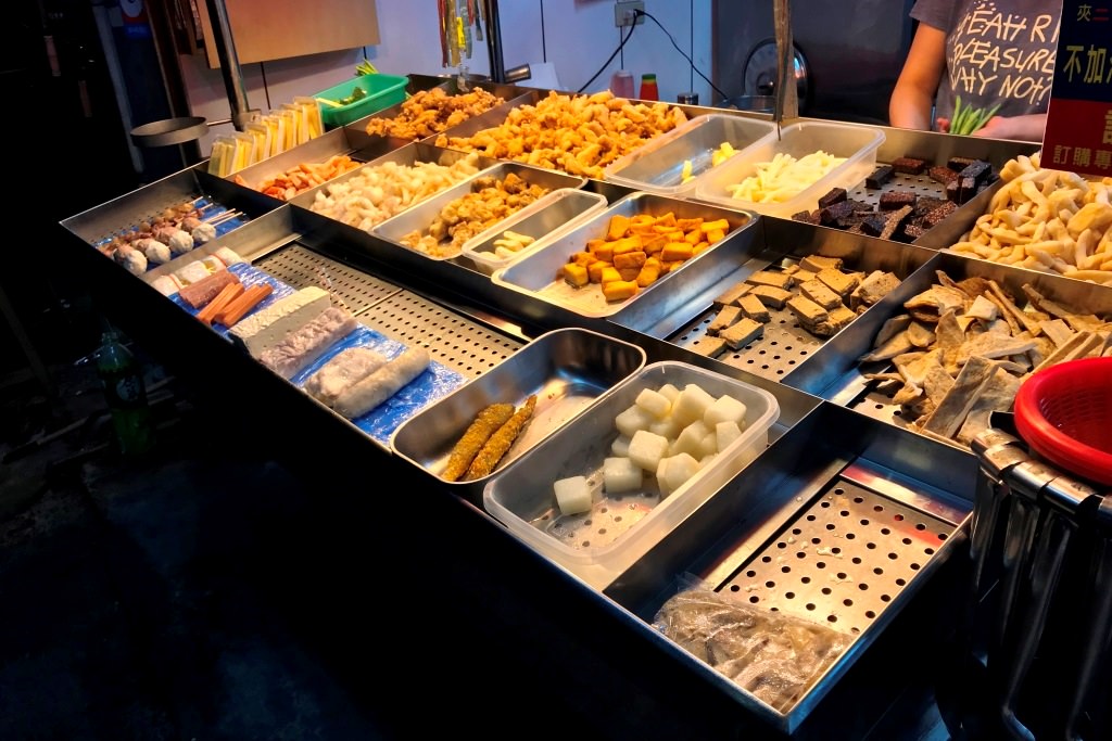 台中西區，巧味鹹酥雞大王…鹹甜滋味就是和別人不一樣。