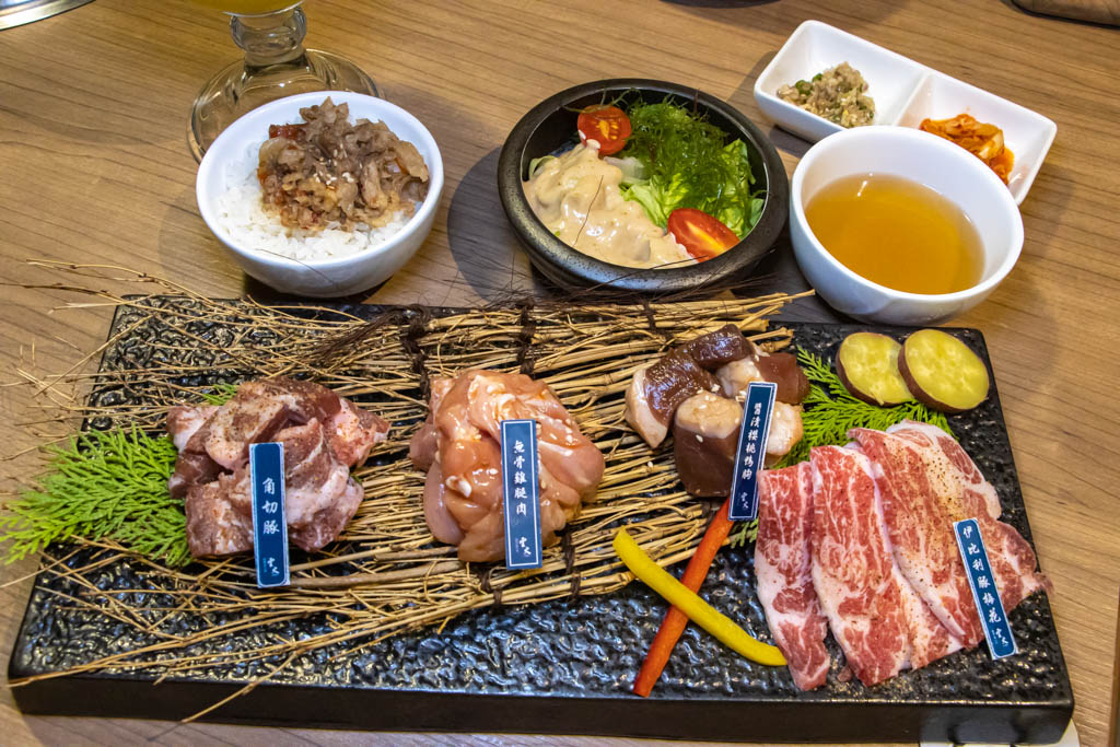 台中西屯，雲火日式燒肉，1人燒肉也能平價輕鬆吃。