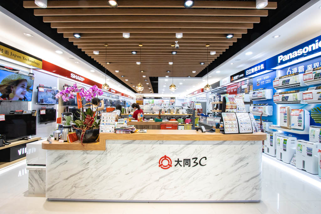 台中北屯，大同3C家電品牌館，陳設智慧家電的體驗專區還有Coffee Bar休息空間。