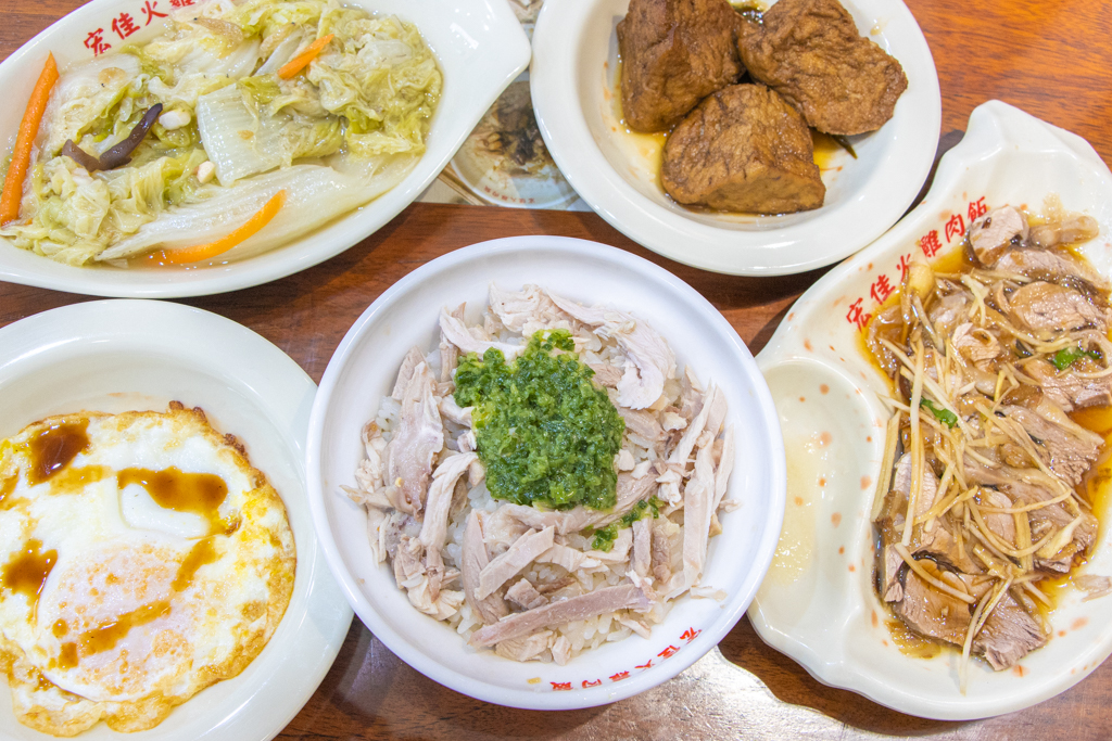 台中北區，平價的銅板美食，讓你吃巧也能吃飽，宏佳火雞肉飯-天津店。