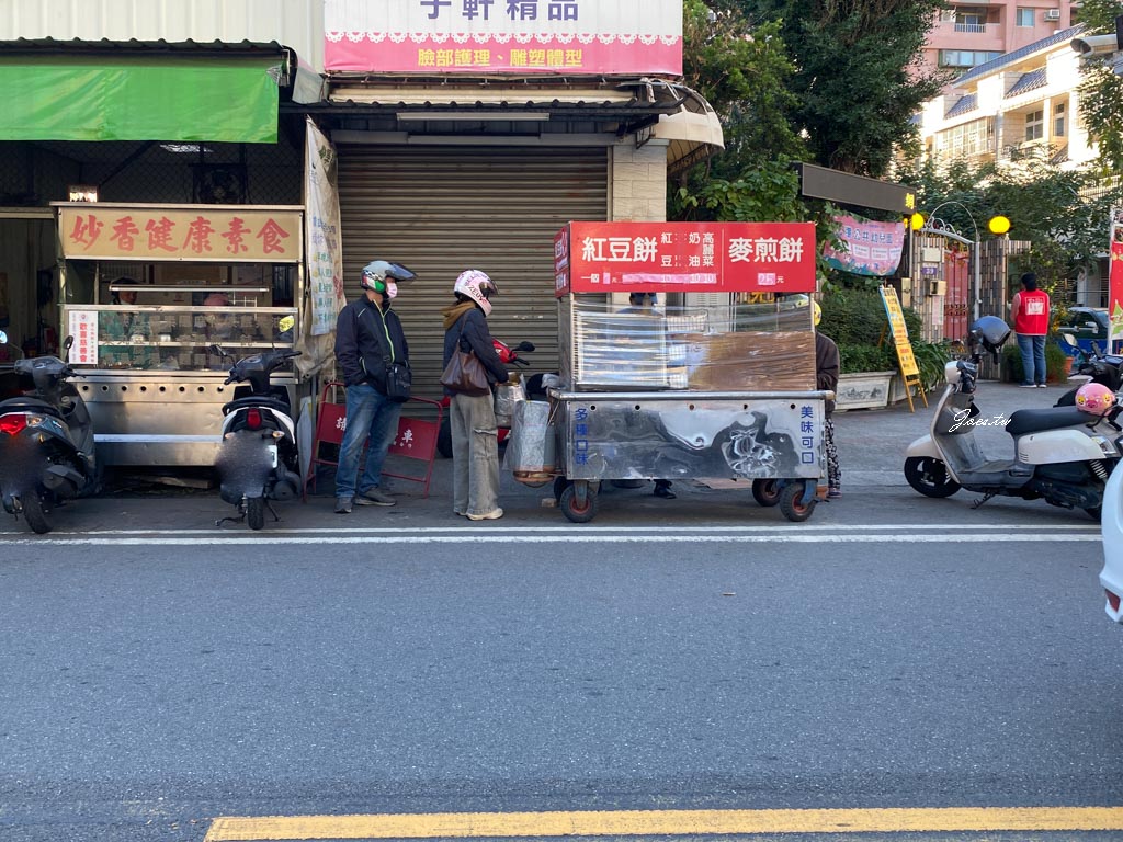 烏日銅板小吃｜一顆10元的紅豆餅還有古早味麥仔煎。