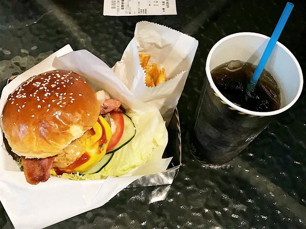 台中中區，堡彪專業美式漢堡!就是專業幫你保護肚子不會餓….